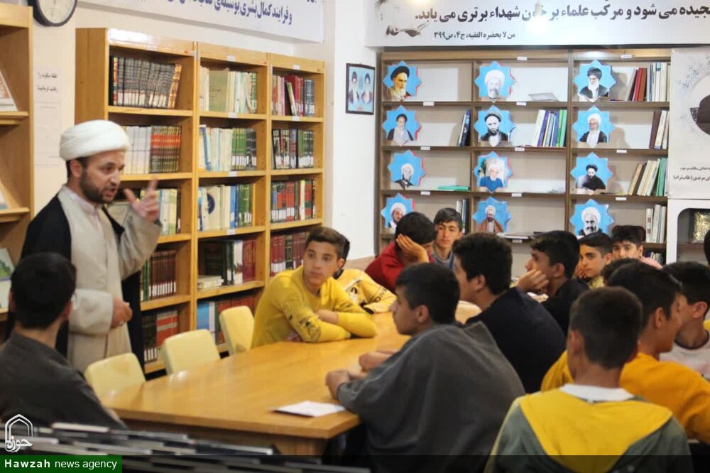 بازدید دانش‌آموزان از مدرسه علمیه صاحب الزمان (عج) مرند