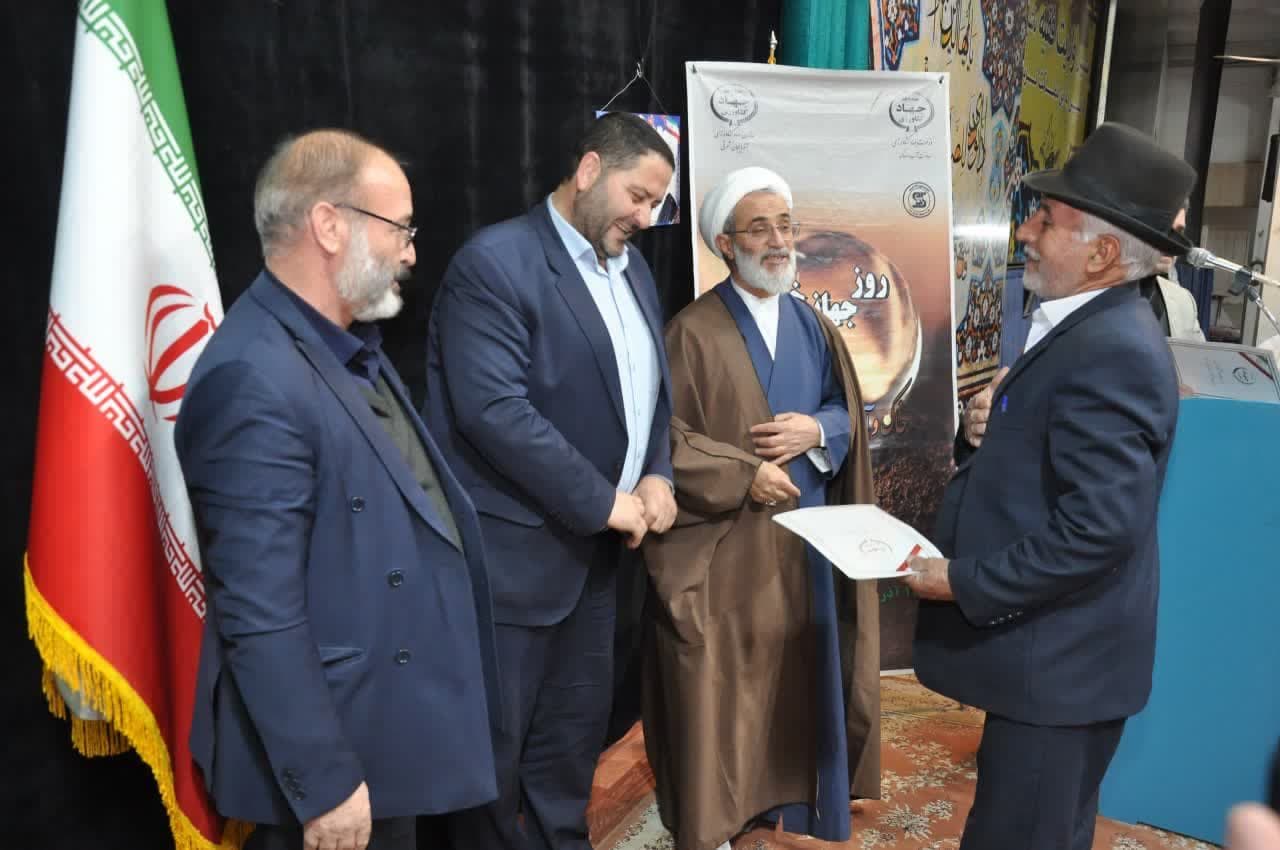 تجلیل از نمونه های بخش کشاورزی شهرستان مرند
