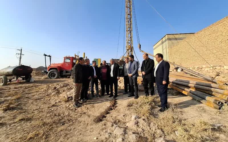بازدید بخشدار مرکزی تبریز از عملیات حفاری چاه آب روستای سهلان