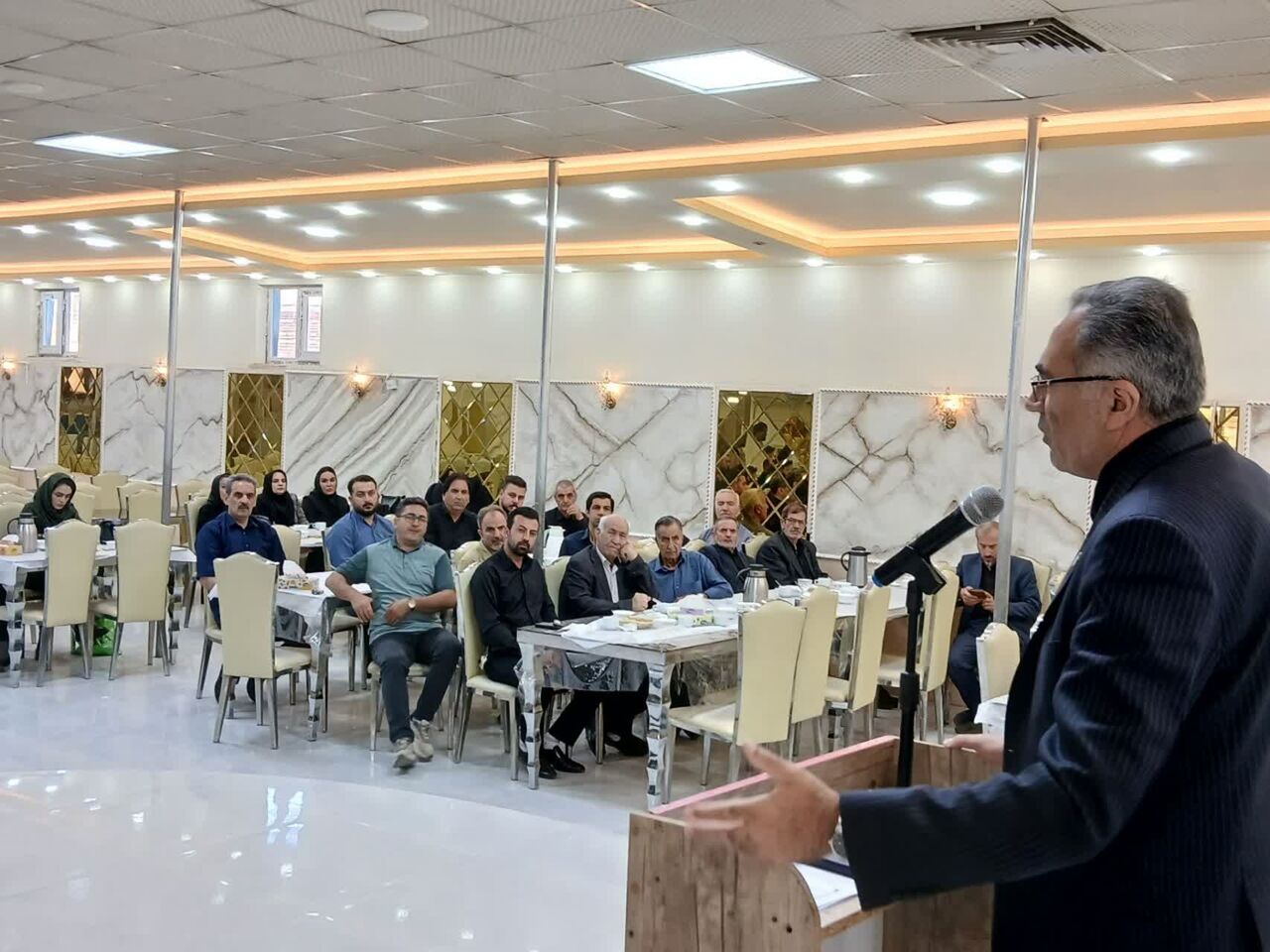 فرماندار مرند: اصناف ستون اعتماد و آرامش در جامعه هستند